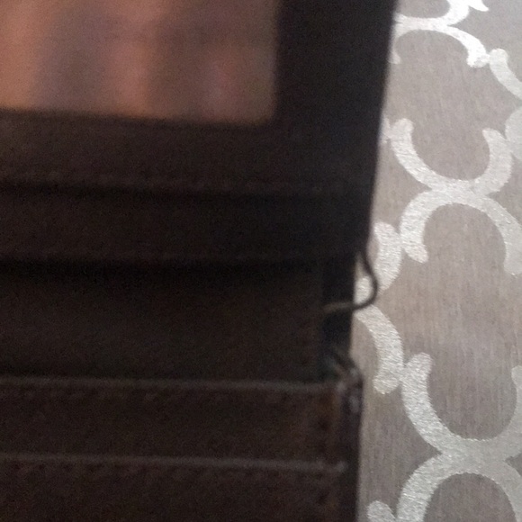 Michael Kors signature bifold wallet - Picture 9 of 17